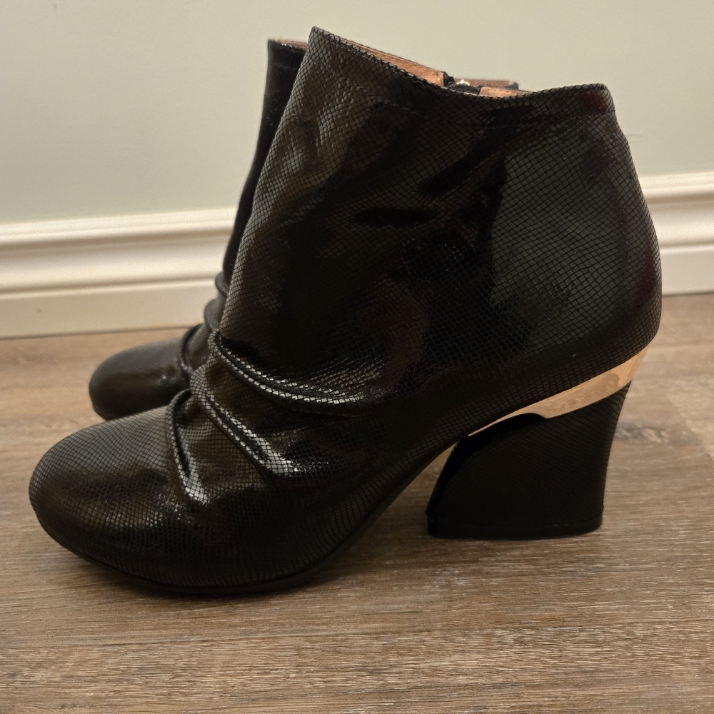 Shangri La Black Patent Leather Boots With Gold Accents Size 8